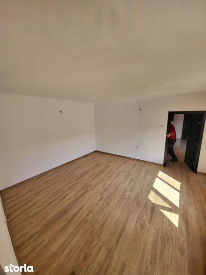 Casă cu 5 camere cu Canalizare în Câlnic