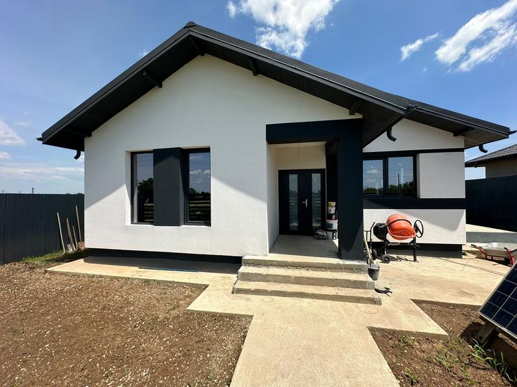 Casă individuală cu 3 camere cu Teren 250 Mp în Crevedia