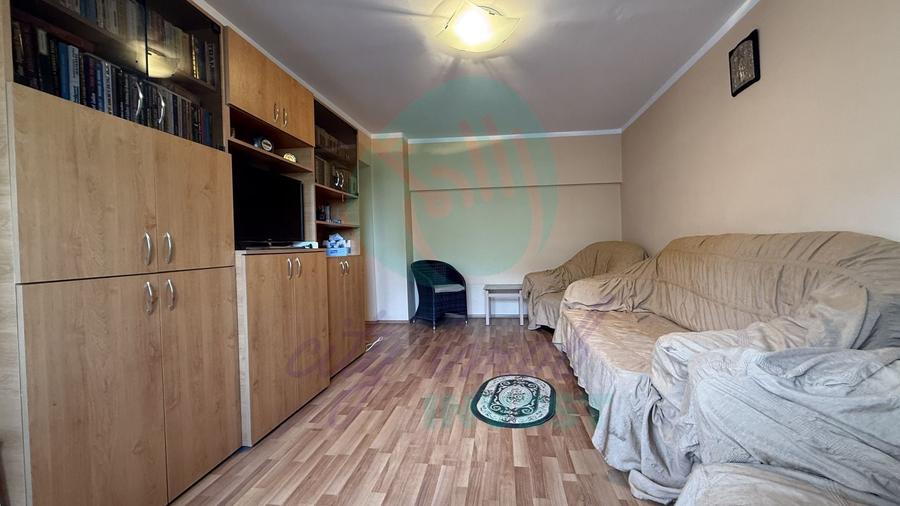 Apartament cu 3 camere decomandat în Obor
