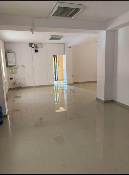 Casă individuală cu 15 camere cu Canalizare în Centrul Civic