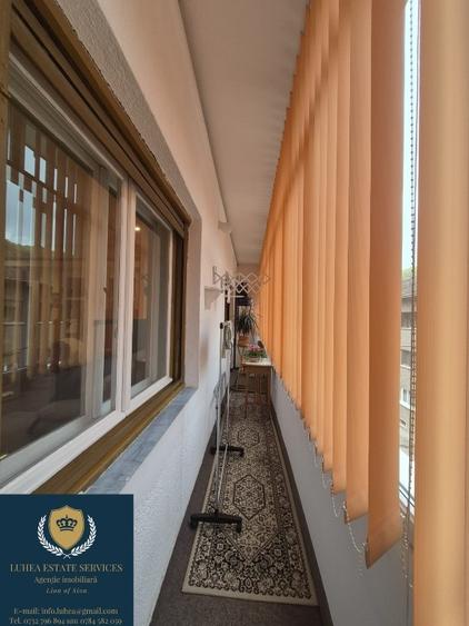 Apartament cu 3 camere semidecomandat în Centrul Civic