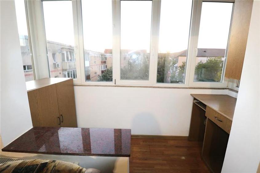 Apartament cu 2 camere semidecomandat în Soarelui