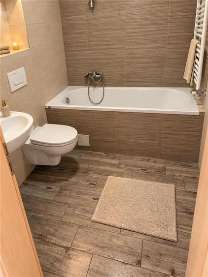Apartament cu 2 camere decomandat în Tractorul