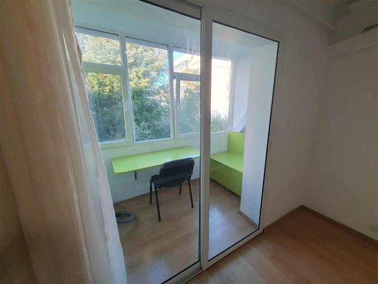 Apartament cu 2 camere decomandat în Nicolina