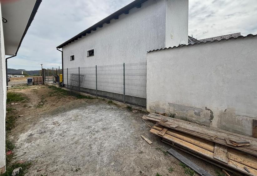 Casă individuală cu 4 camere cu Canalizare în Șelimbăr