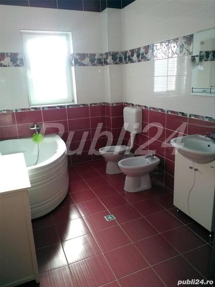Casă cu 7 camere cu Teren 614 Mp în Dumbrăvița