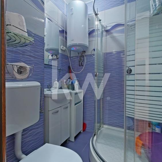 Apartament cu 3 camere nedecomandat, mobilat în Florilor