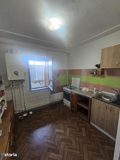 Apartament cu 3 camere decomandat în Tomești