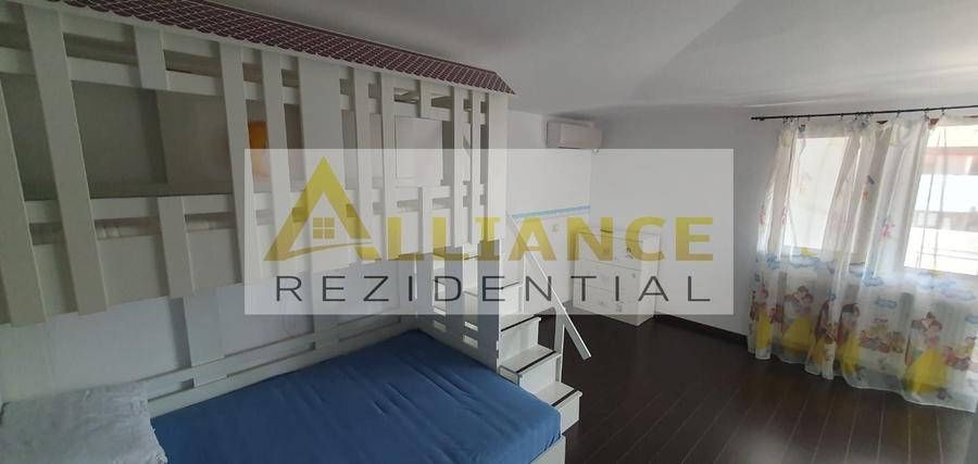Apartament cu 5 camere decomandat, mobilat în Central