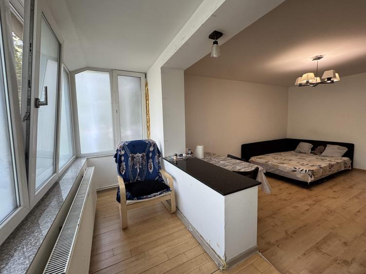 Apartament cu 3 camere semidecomandat în Central
