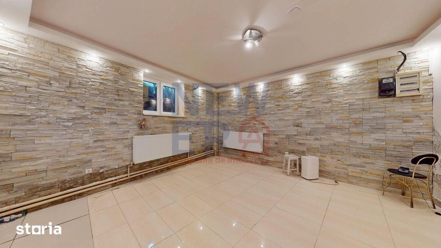 Casă cu 9 camere cu Teren 221 Mp în Eminescu