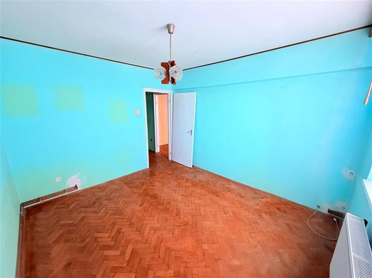 Apartament cu 2 camere semidecomandat în Piața Unirii