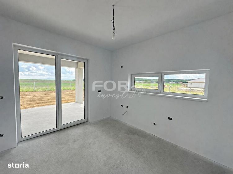 Casă cu 4 camere în Alparea