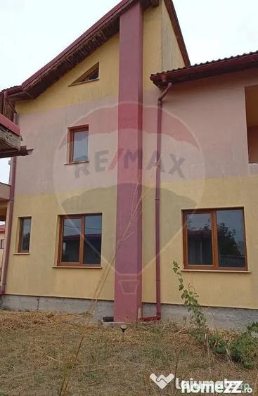 Casă cu 3 camere cu Teren 570 Mp în Săftica