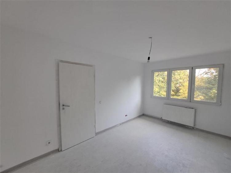 Apartament cu 2 camere semidecomandat în Tipografilor