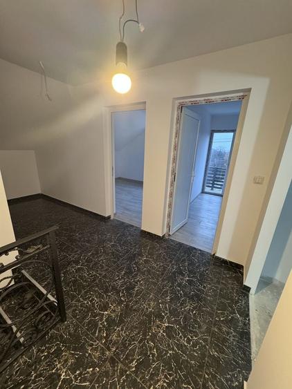 Casă cu 4 camere în Ștefănești