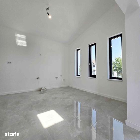Casă cu 4 camere cu Teren 900 Mp în Podu Roș