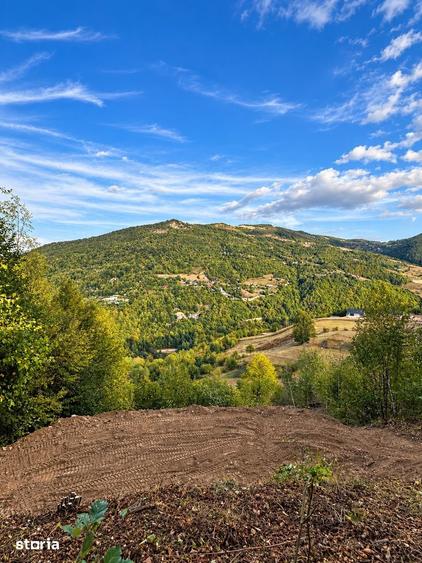 Teren de 600 mp, în Măguri