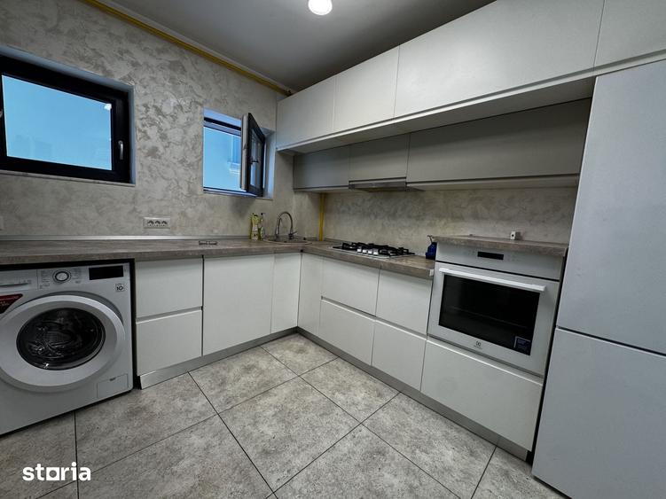 Casă cu 9 camere cu Teren 130 Mp în Centrul Civic