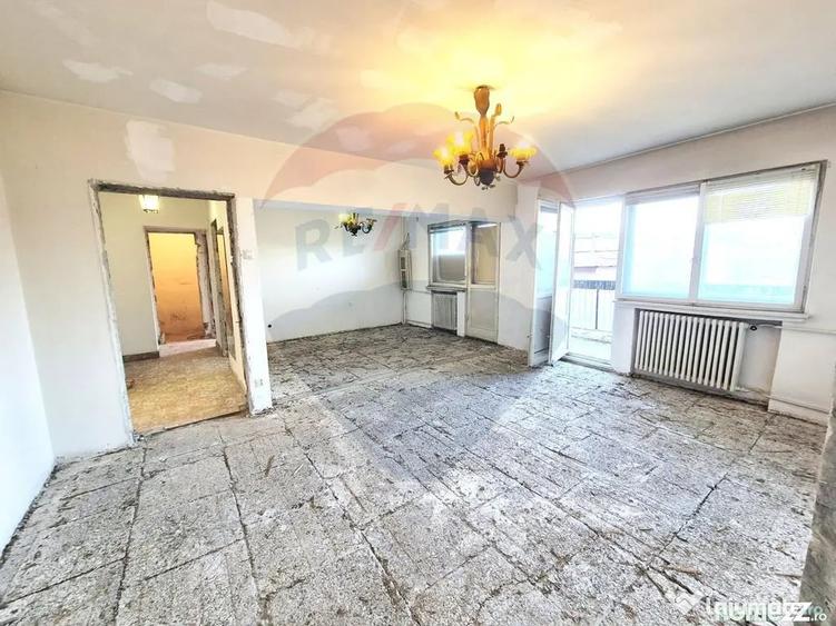 Apartament cu 4 camere decomandat în P-ța Unirii