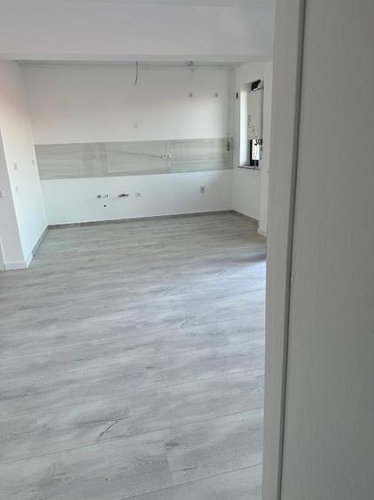 Apartament cu 2 camere decomandat, mobilat în Traian