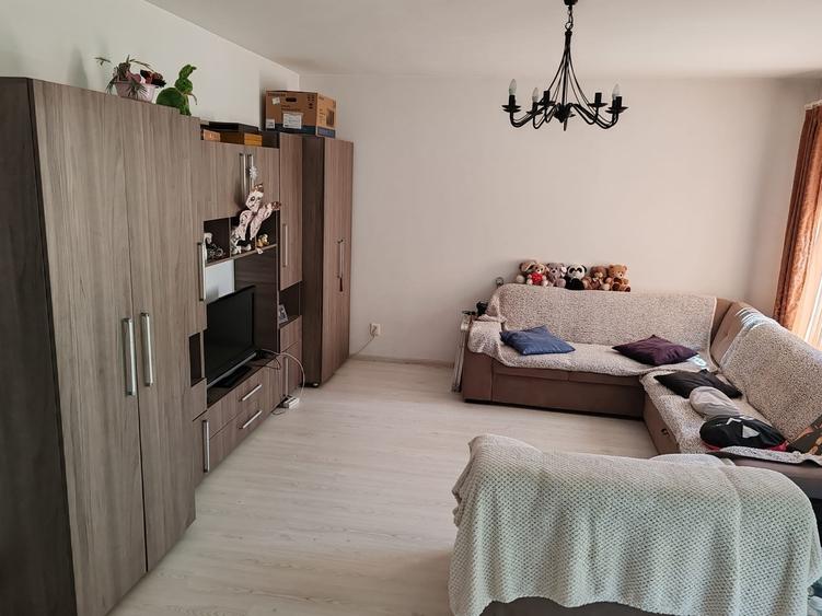 Casă cu 5 camere cu Teren 250 Mp în Cernica