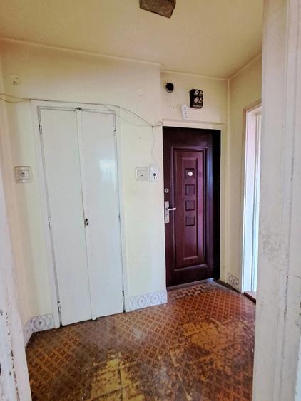 Apartament cu 3 camere semidecomandat în Funcționarilor
