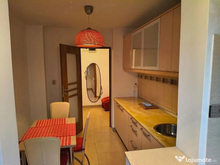 Apartament cu 3 camere decomandat în Lacul Tei
