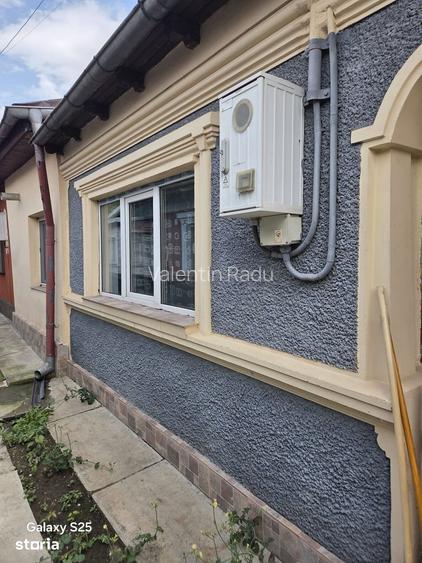 Casa cu 4 camere, teren 236 mp, acces asfaltat