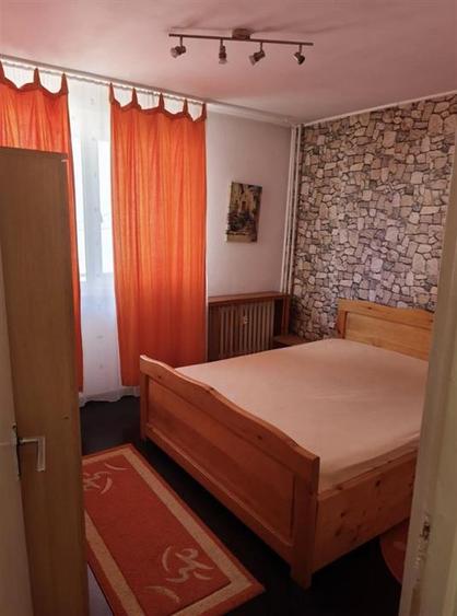 Vanzare Apartament 2 Camere Semidecomandat Piata Sudului - 3