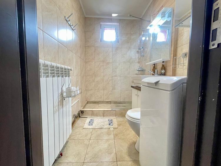 Apartament cu 2 camere decomandat în Florilor