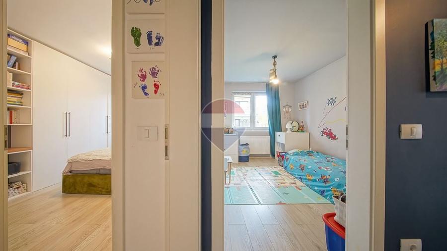 Apartament cu 3 camere decomandat, mobilat în Tractorul