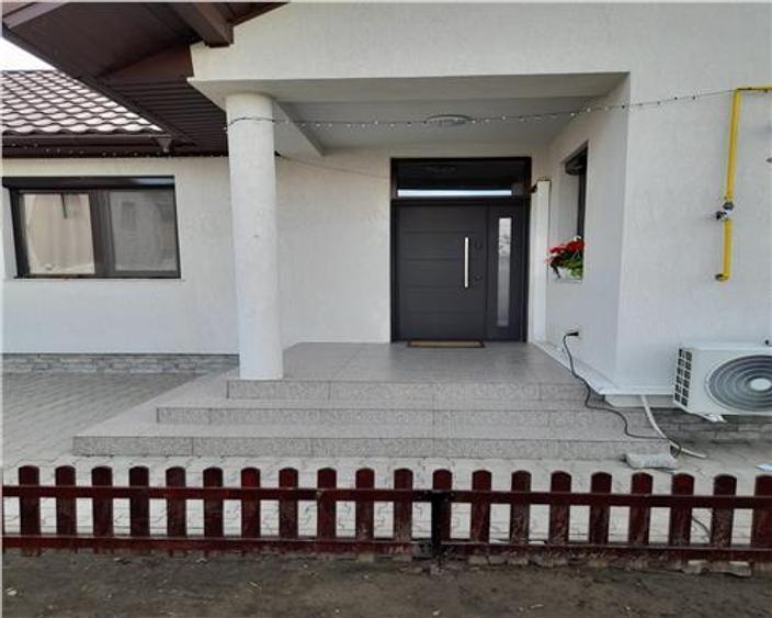 Casă cu 4 camere cu Canalizare în Cazasu