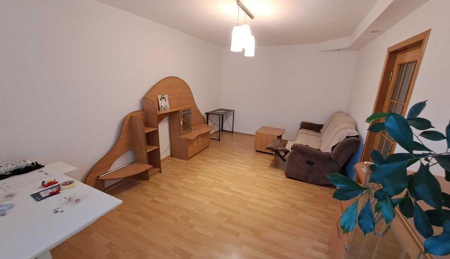 Apartament cu 2 camere decomandat, mobilat în Tei