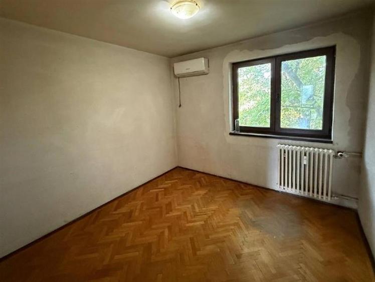 Apartament cu 4 camere decomandat în Băneasa