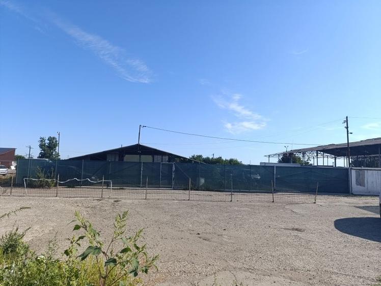 Vand sau inchiriez teren+hala 3200mp aproape de strada Focsani (Chercea)pret 155000 - 2