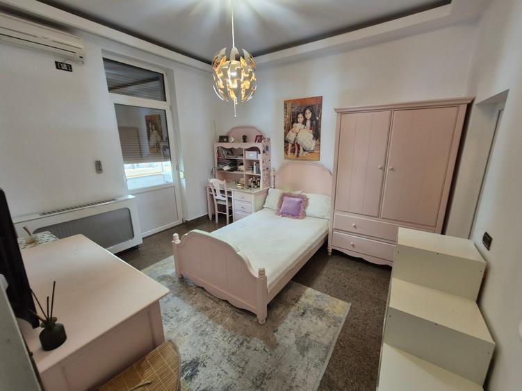 Apartament cu 4 camere semidecomandat în Cișmigiu