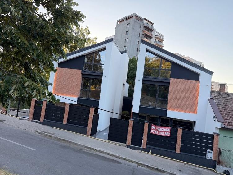 Duplex cu 4 camere cu Canalizare în Mănăștur