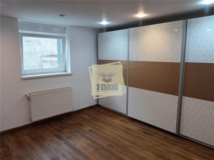Casă individuală cu 6 camere cu Teren 650 Mp în Exterior Vest