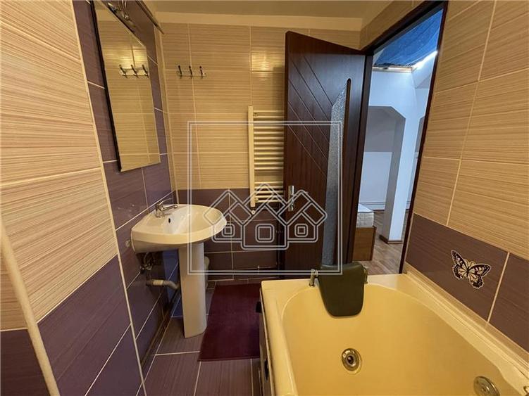 Apartament cu 2 camere decomandat în Valea Aurie
