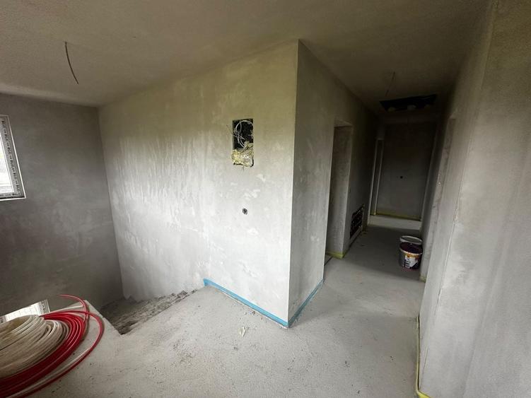 Casă individuală cu 5 camere cu Canalizare în Exterior Est