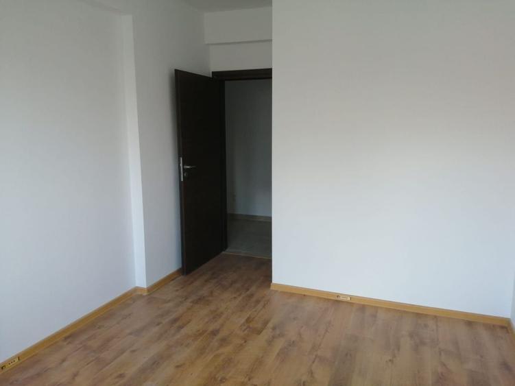 Apartament cu 3 camere decomandat în Brâncoveanu