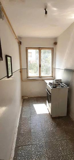 Apartament cu 3 camere semidecomandat în Moroasa 2