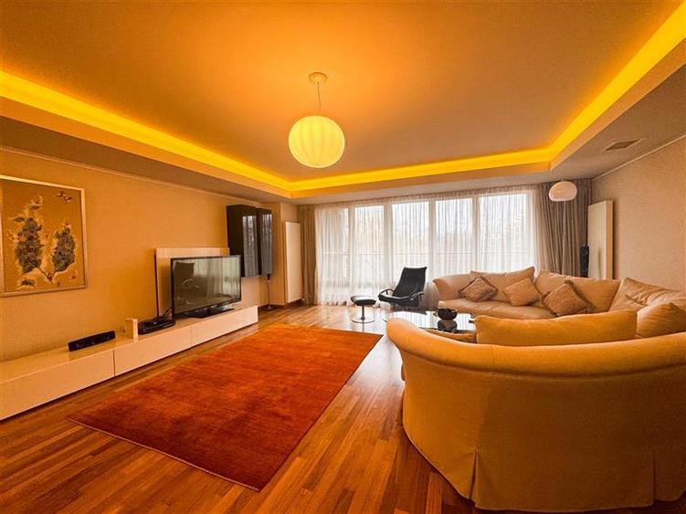 Apartament cu 4 camere decomandat, mobilat în Nordului