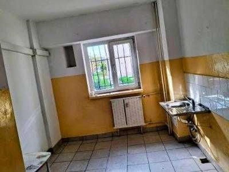 Apartament cu 3 camere decomandat în Popoveni