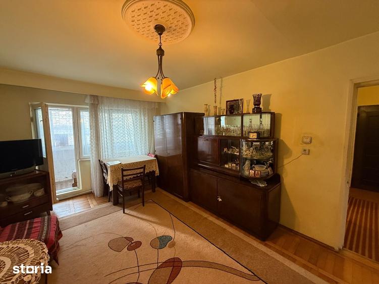 Apartament cu 3 camere decomandat în Central