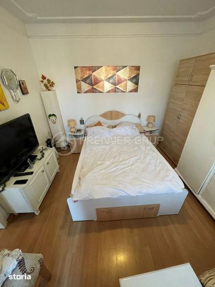 Apartament cu 3 camere în Podu Roș