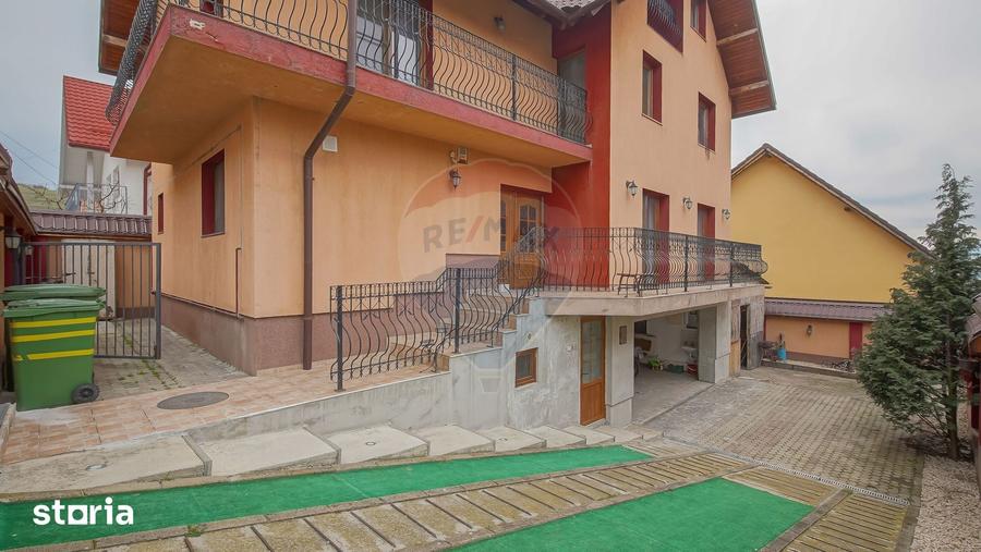 Casă cu 7 camere cu Teren 300 Mp în Central