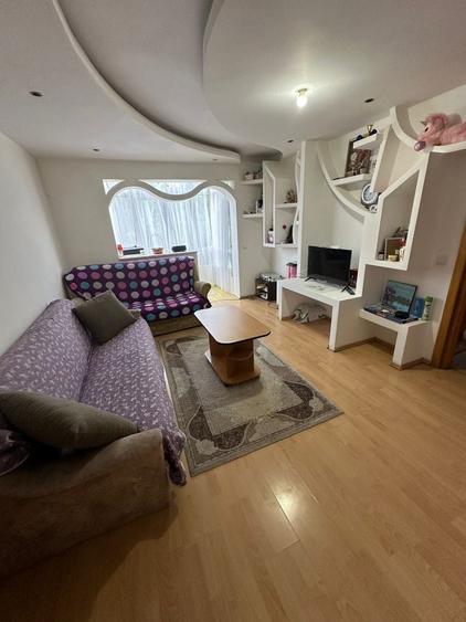 Apartament cu 3 camere semidecomandat în Popoveni