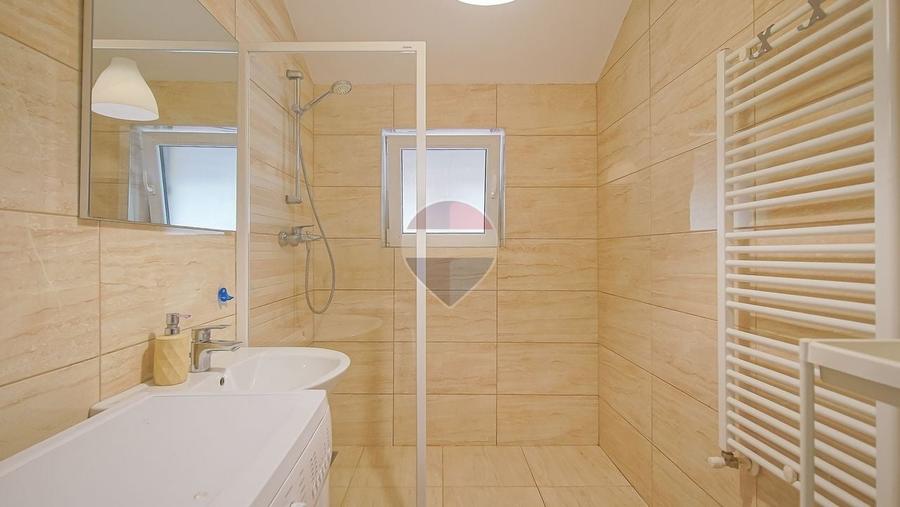 Apartament cu 2 camere decomandat în Tractorul